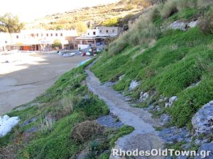 Sentiero tra Lindos Skala e la spiaggia principale