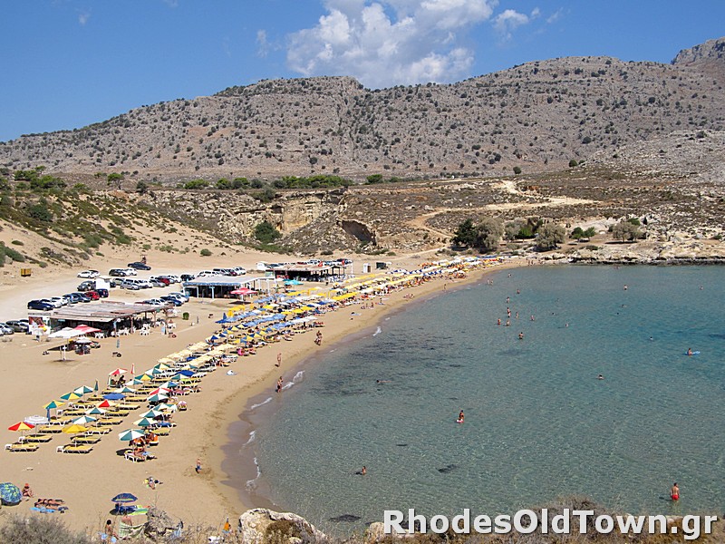 Une vue panoramique sur la plage d'Agathi